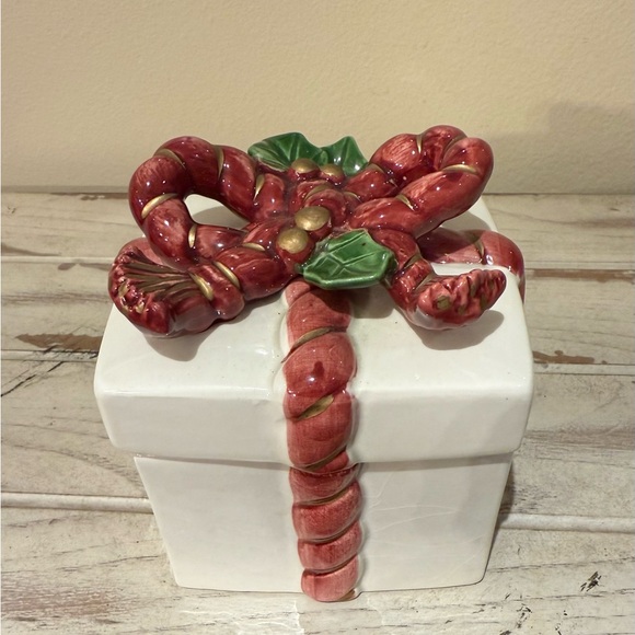 Vtg Fitz & Floyd HollyBerry Christmas Ceramic Gift Box - Picture 1 of 10